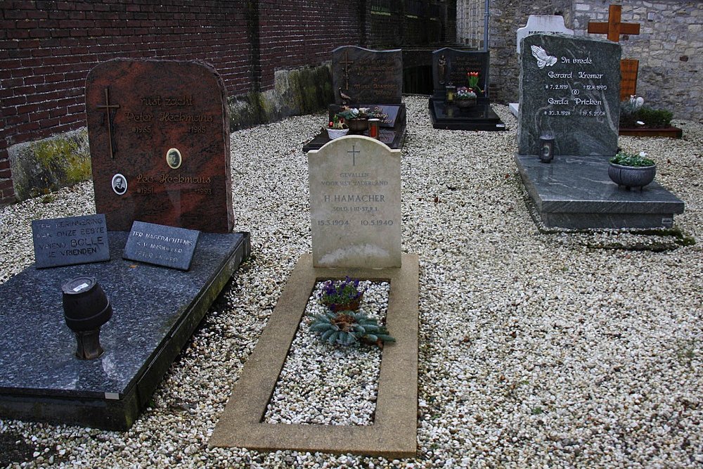 Dutch War Grave Roman Catholic Cemetery Nijswiller #2