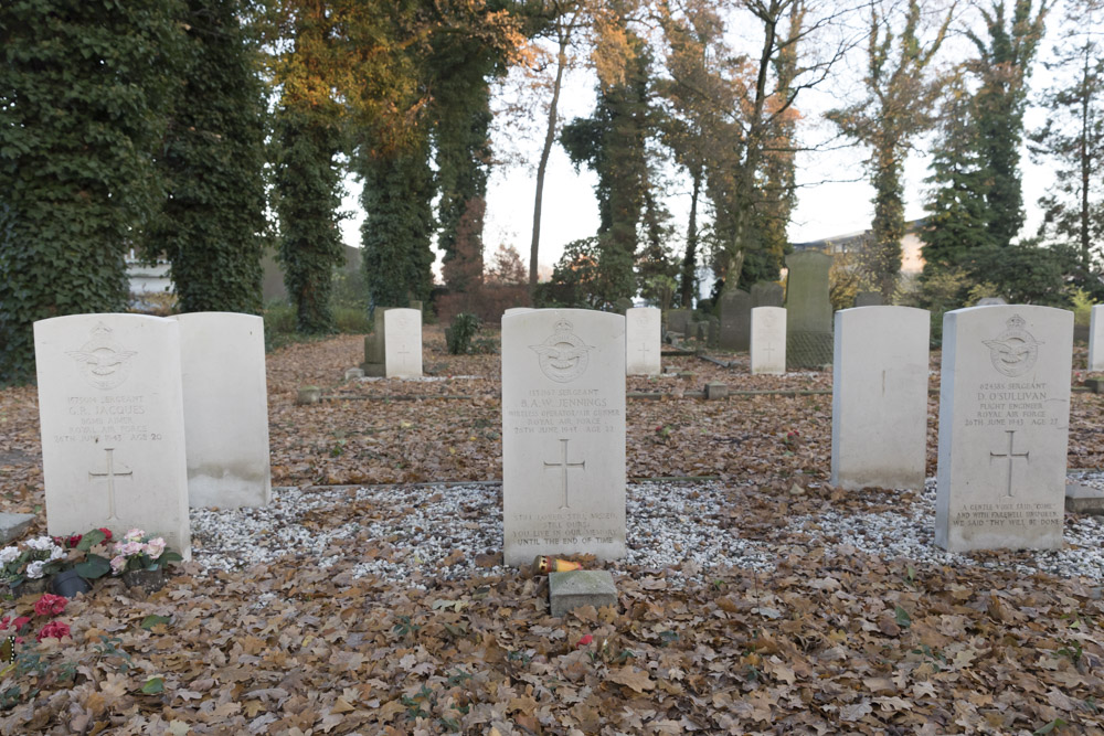 Commonwealth War Graves Lichtenvoorde #2