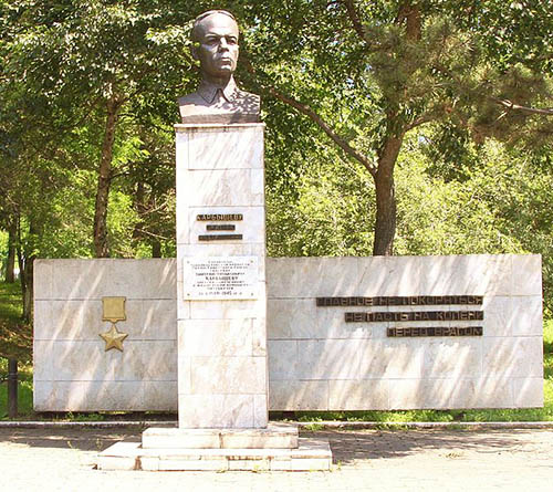 Monument Generaal Dmitry Karbyshev #1