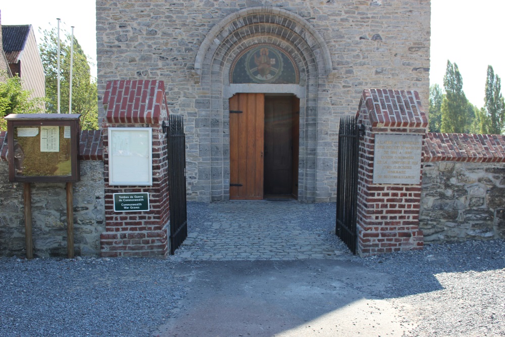 Commonwealth War Graves Esquelmes Churchyard