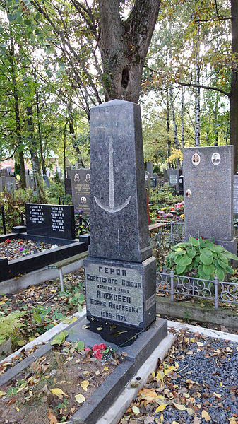 Graven Russische Oorlogsveteranen Serafimov Begraafplaats