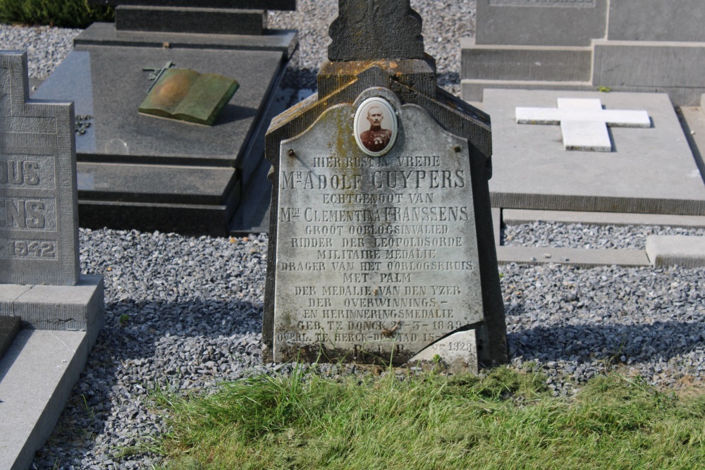 Belgian Graves Veterans Herk-de-Stad #2