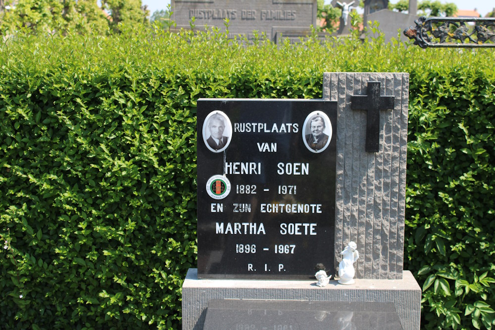 Belgian Graves Veterans Ramskapelle #1