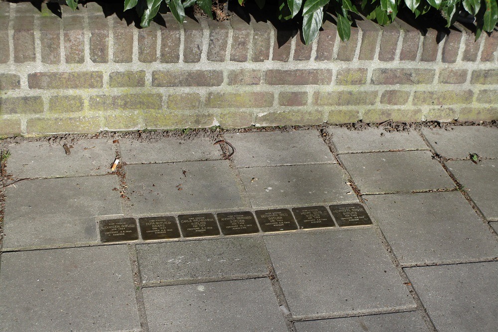 Stumbling Stones Van der Does de Willeboissingel 26