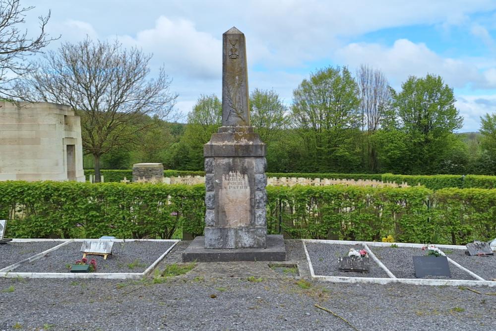 Oorlogsmonument Begraafplaats Glageon