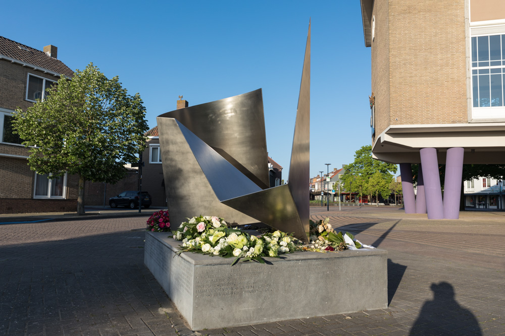 War Memorial Oostburg #4