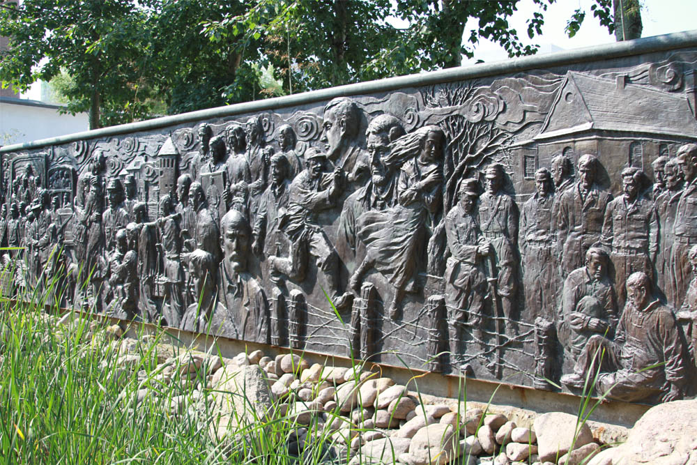 Monument Bevrijding Weixian Interneringskamp #2