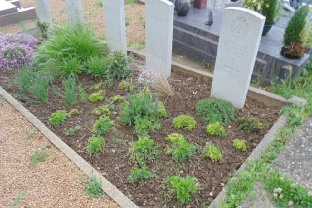 Commonwealth War Graves Saint-Germain-au-Mont-d'Or #1