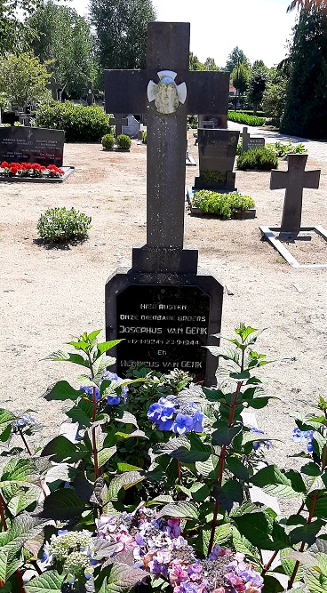 Grave Civilian Casualty Roman Catholic Cemetery St. Trudo Zundert #2