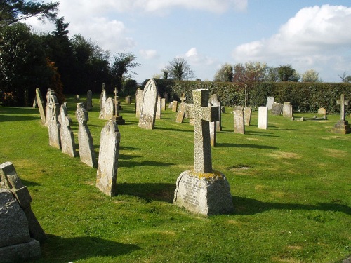 Oorlogsgraf van het Gemenebest St. Mary and St. Peter Churchyard