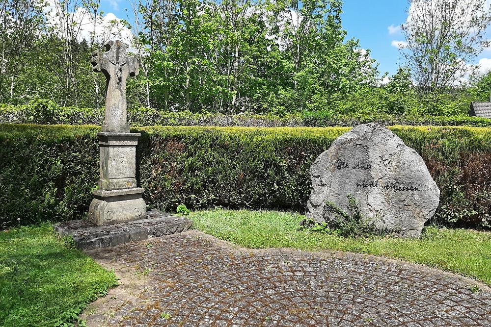 Oorlogsmonument Begraafplaats Stenich