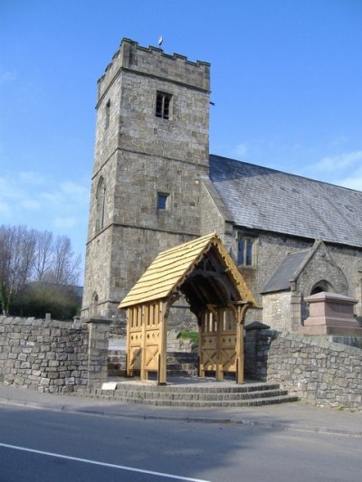 Oorlogsgraven van het Gemenebest St. Cadoc Churchyard #1