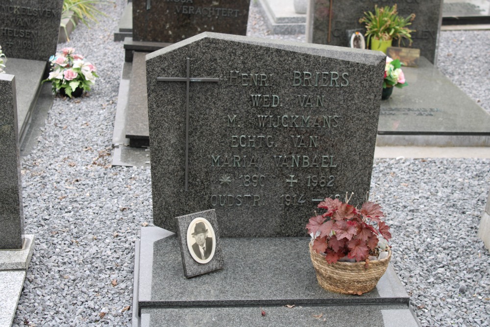 Belgian Graves Veterans Kwaadmechelen #2