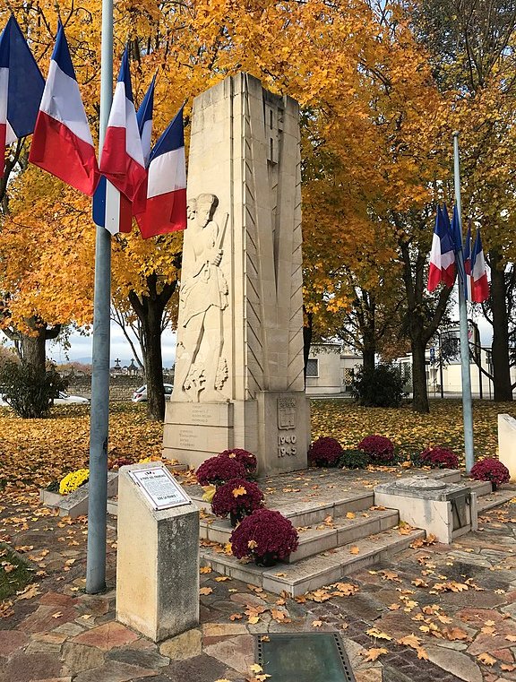 War Memorial Villefranche-sur-Sane #1