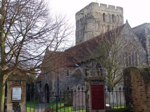 Commonwealth War Graves St Clement Churchyard