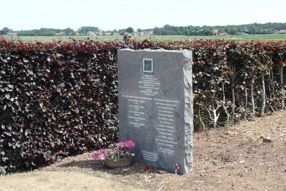 Memorial C-47 Dakota 42-100981 