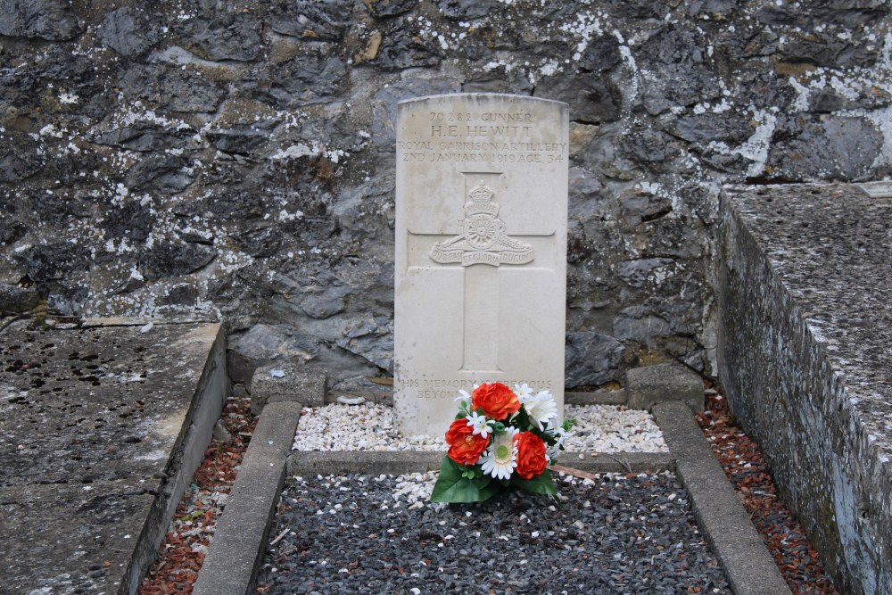 Commonwealth War Grave Fontaine-Valmont #2