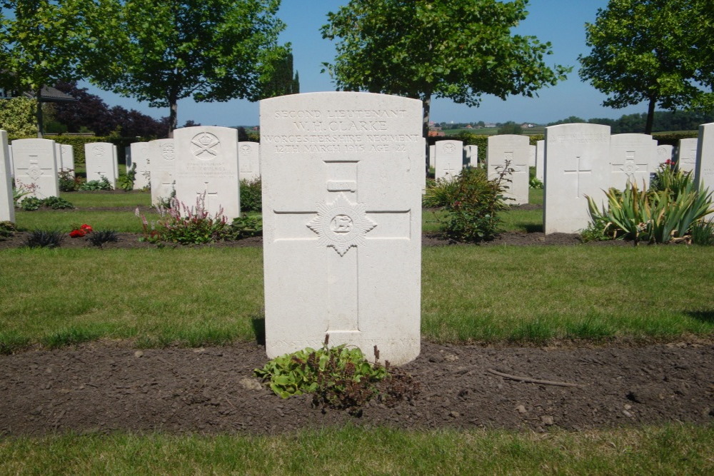 Commonwealth War Cemetery Kemmel Chateau #2