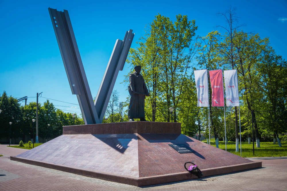 Monument Railway Troops