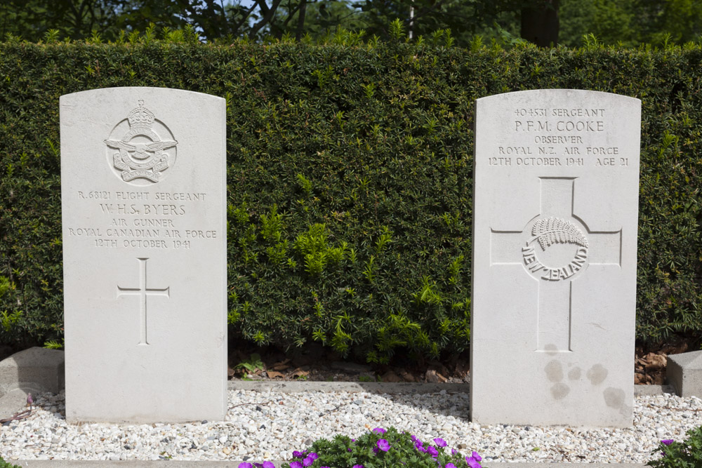 Commonwealth War Graves General Cemetery Emmeloord #2