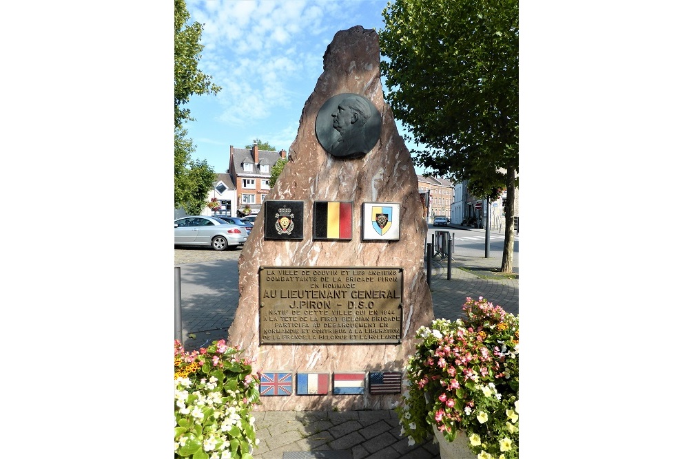 Monument Luitenant-Generaal J. Piron Couvin #1