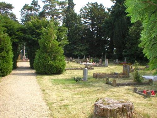 Commonwealth War Graves Broad Blunsdon Cemetery