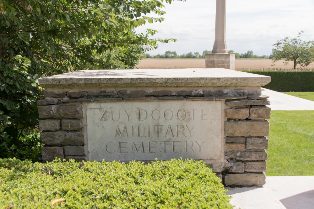Oorlogsbegraafplaats van het Gemenebest Zuydcoote Military Cemetery #1
