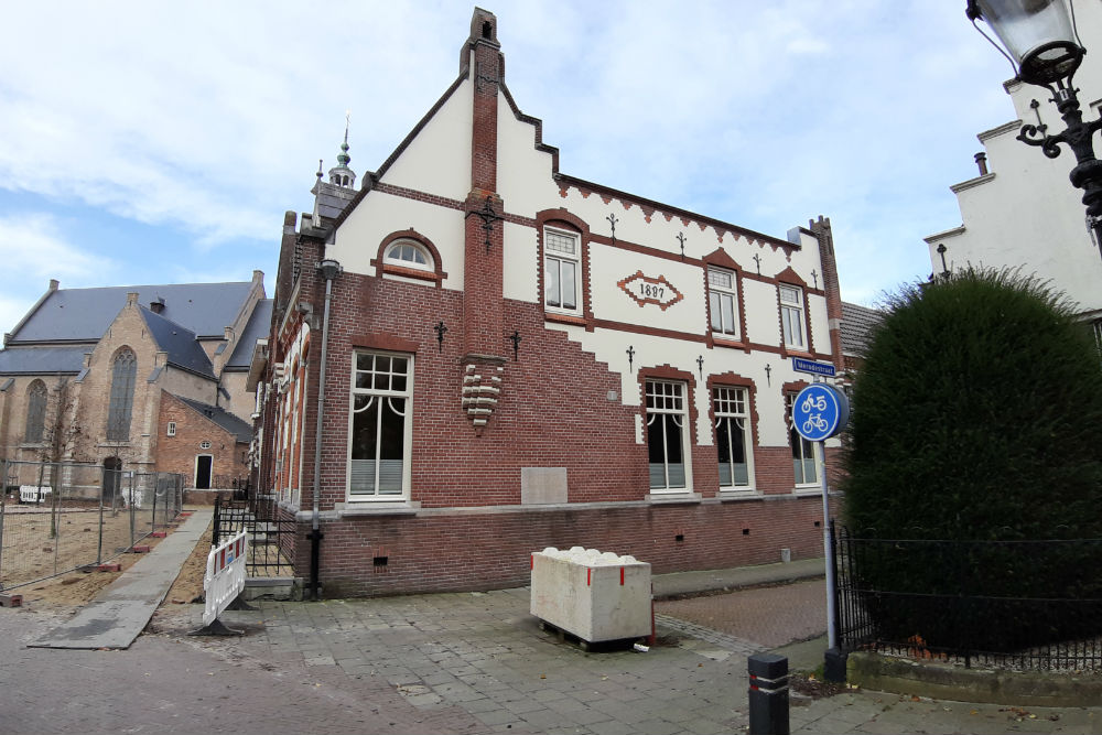 War Memorial Zevenbergen #2