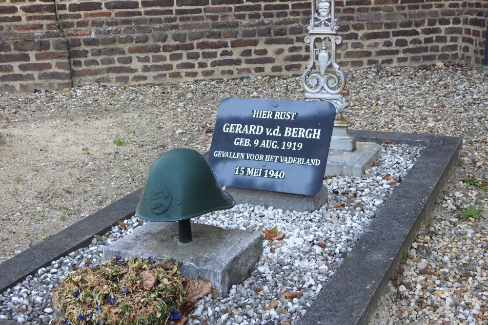 Dutch War Grave Stevensweert Churchyard #2