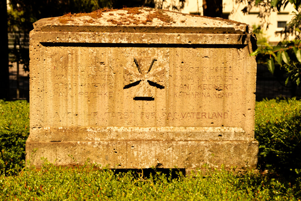 Grave Victims Air Raid 12.03.1918 #3