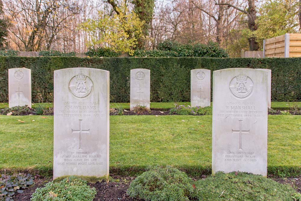 Commonwealth War Graves Stelen #4