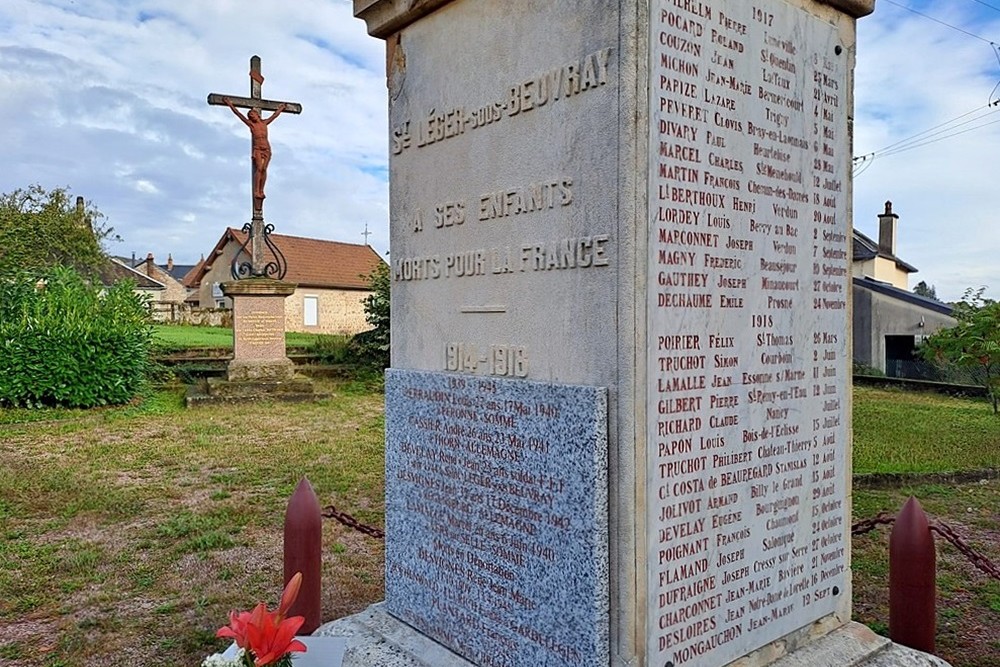 War Memorial Saint-Léger-sous-Beuvray #4