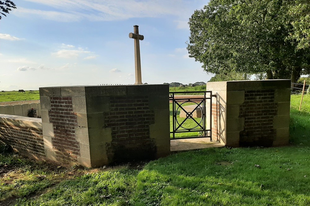 Commonwealth War Cemetery Morval #1