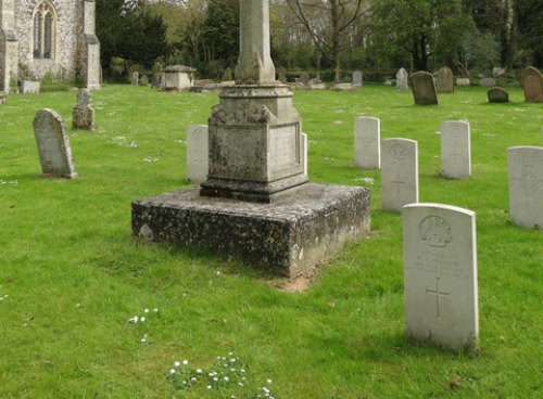 Commonwealth War Graves St. Bartholomew Churchyard #1