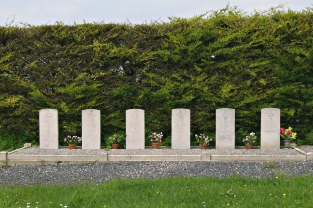 Commonwealth War Graves Saint-Hilaire-le-Petit #1