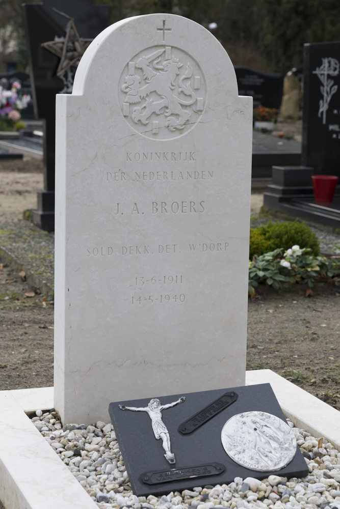 Dutch War Grave Roman Catholic Cemetery Berghem #2