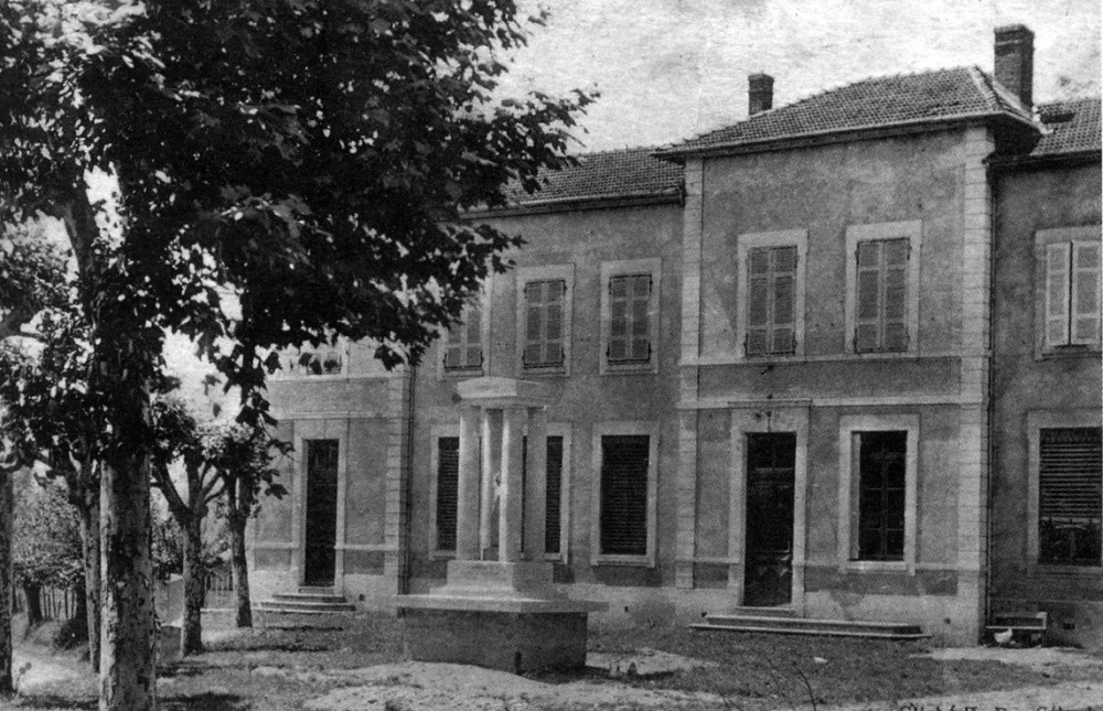 War Memorial Chonas-l'Amballan #1