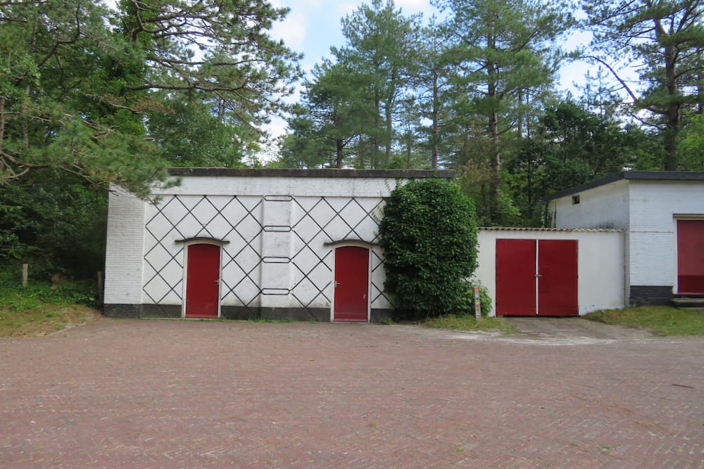 Widerstandsnest 34 L Transformer and Garage #1