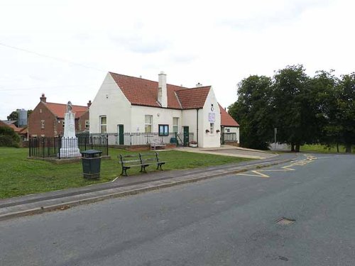 Oorlogsmonument North Cowton #1