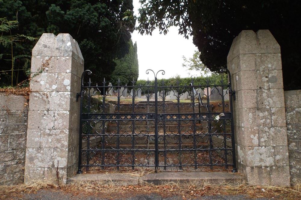 Commonwealth War Graves Sparkwell Church Cemetery