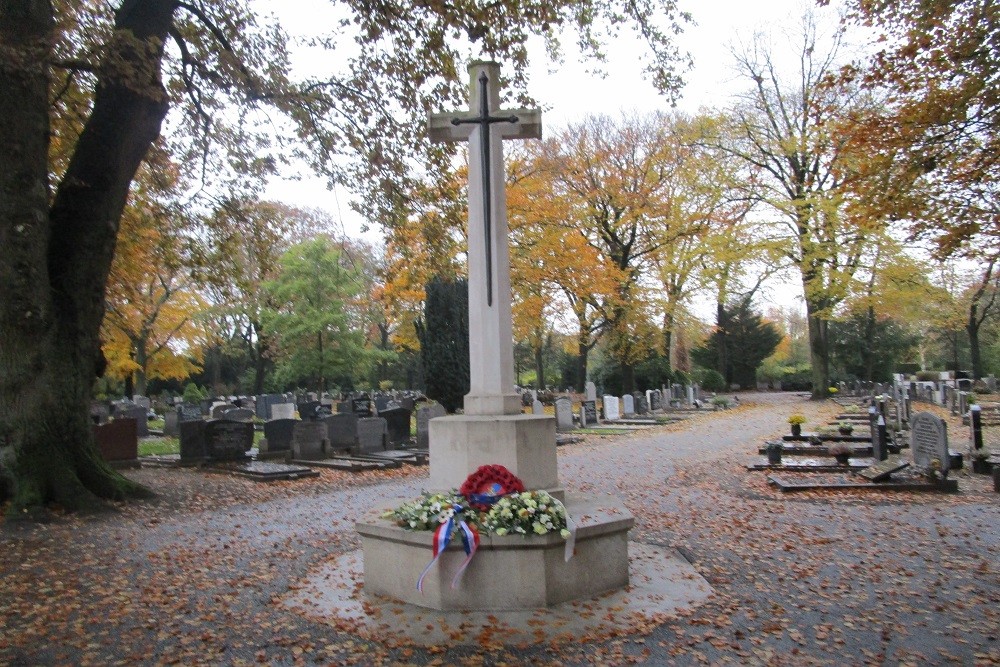Commonwealth War Graves Communal Cemetery Oostergaarde #2