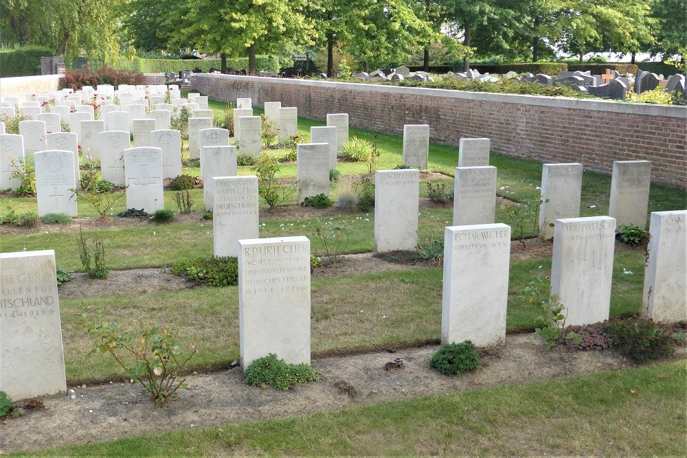 Commonwealth War Cemetery Heestert #5