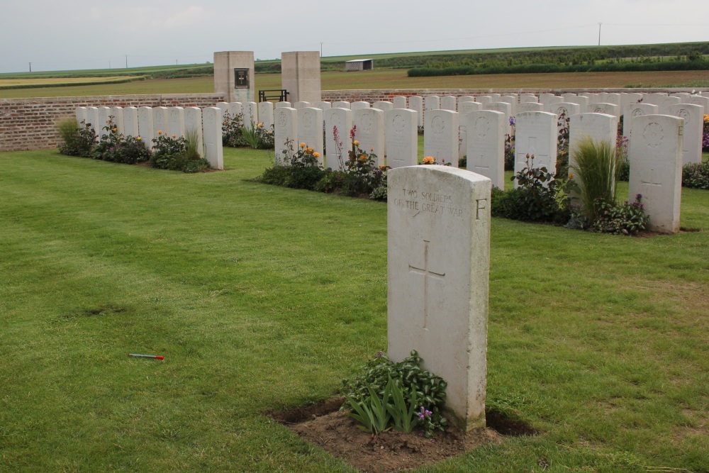 Commonwealth War Cemetery Moeuvres #5