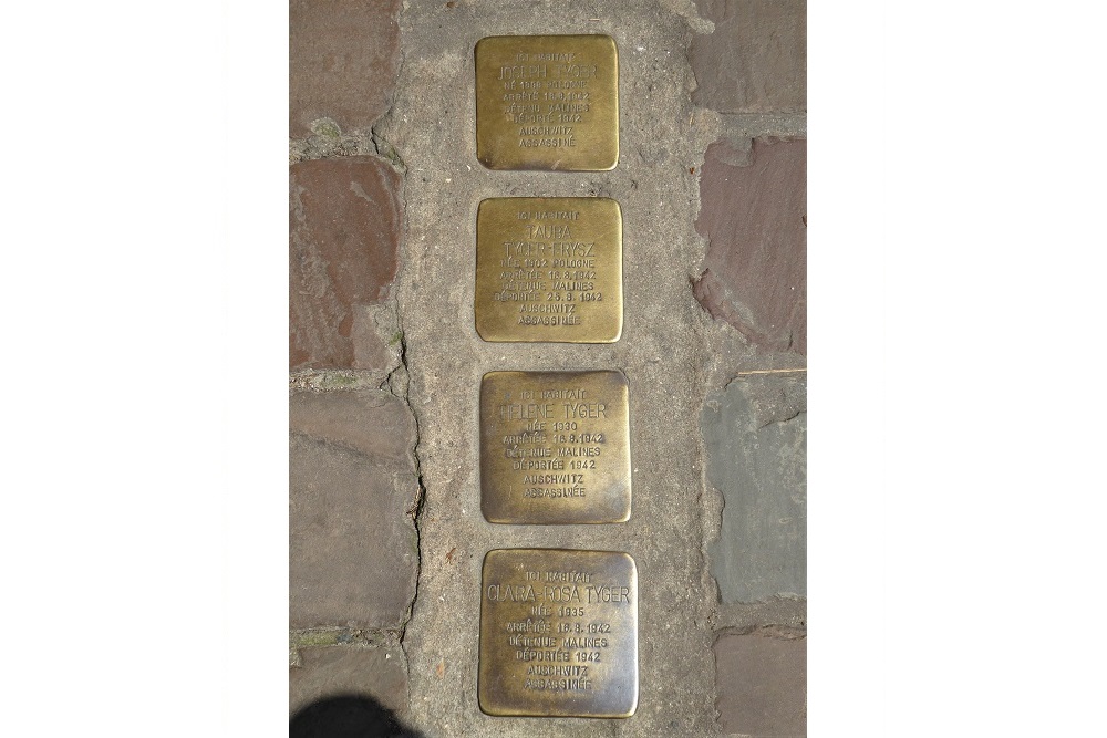 Stolpersteine Huidevettersstraat 90 #1