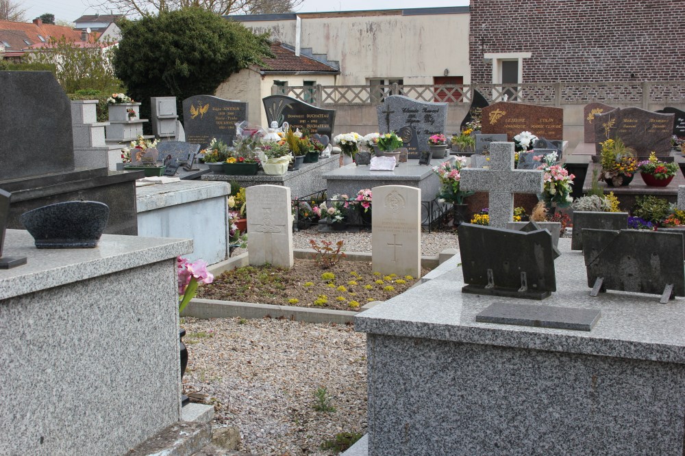Commonwealth War Graves Hallines