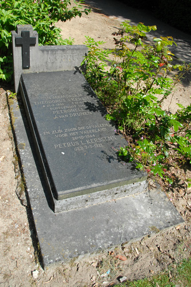 Dutch War Graves Orthen Cemetery Den Bosch #4