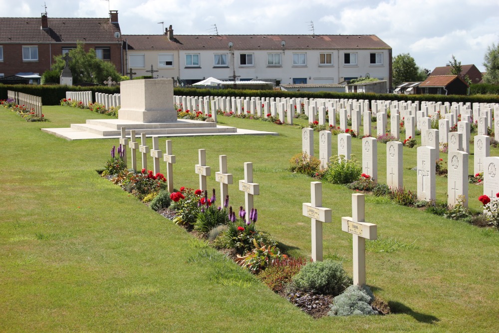 Commonwealth War Cemetery Mteren #4