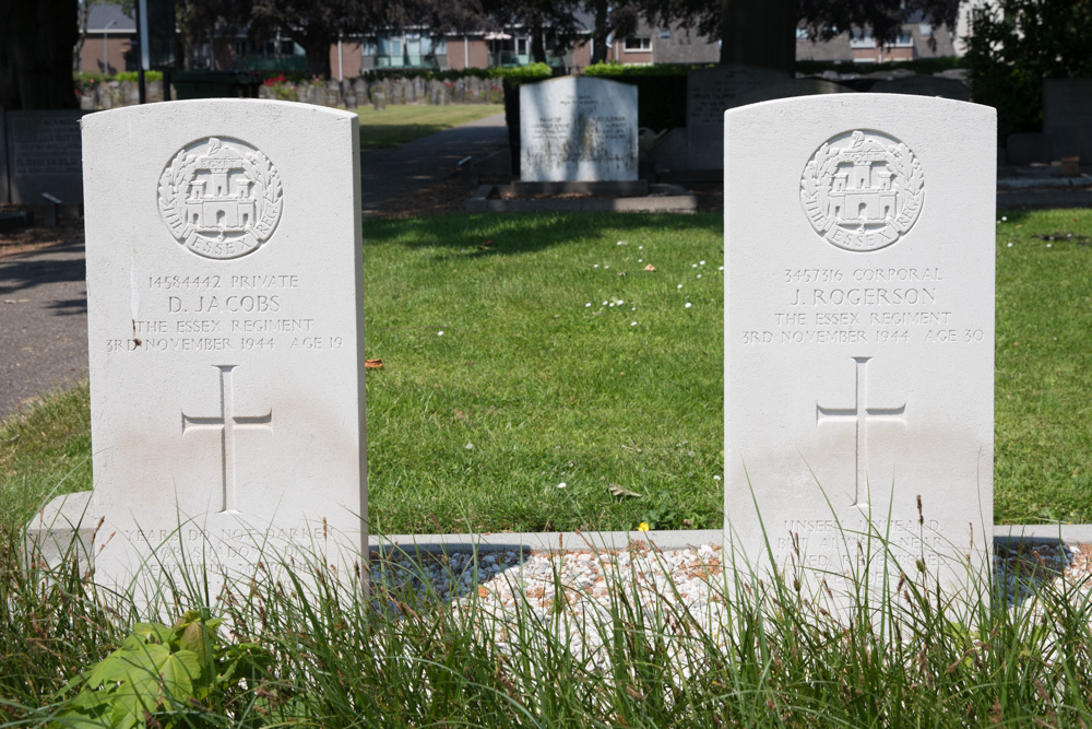 Commonwealth War Graves Protestant Cemetery Fijnaart #2