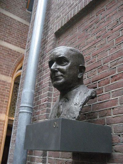 Monument Prof. Mr. R.P. Cleveringa Academiegebouw Universiteit Leiden #1