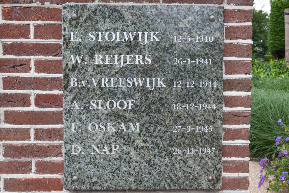 Oorlogsmonument Kamerik #4